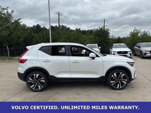 Crystal White Pearl 2025 Volvo XC40 B5 Plus Bright Theme