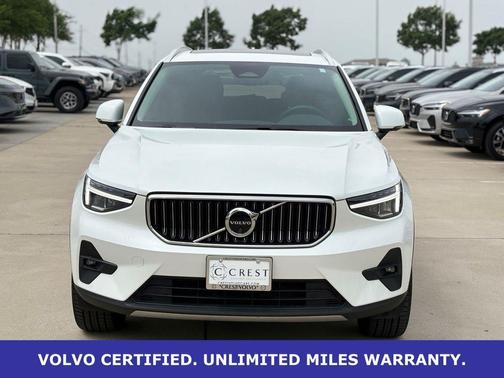 Crystal White Pearl 2025 Volvo XC40 B5 Plus Bright Theme