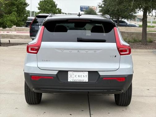 2022 Volvo XC40 T5 R-Design