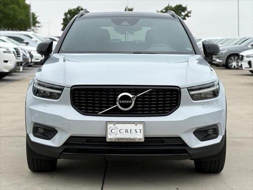 2022 Volvo XC40 T5 R-Design