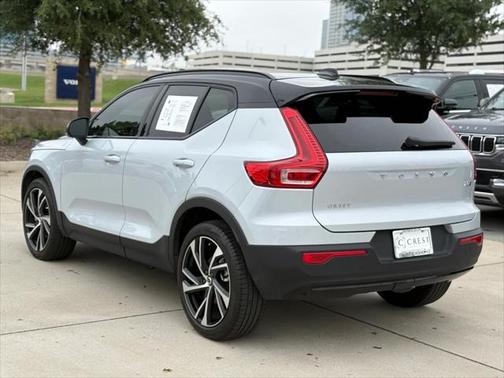2022 Volvo XC40 T5 R-Design