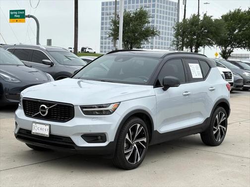 2022 Volvo XC40 T5 R-Design