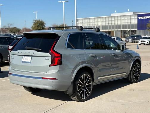 2026 Volvo XC90 B6 Ultra Dark Theme 6-Seater