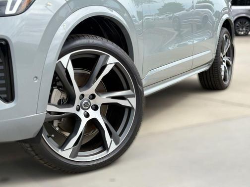 Vapour Grey 2026 Volvo XC90 B6 Ultra Dark Theme 6-Seater