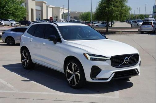 2022 Volvo XC60 B6 R-Design