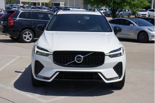 2022 Volvo XC60 B6 R-Design