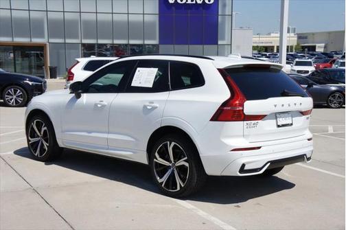2022 Volvo XC60 B6 R-Design