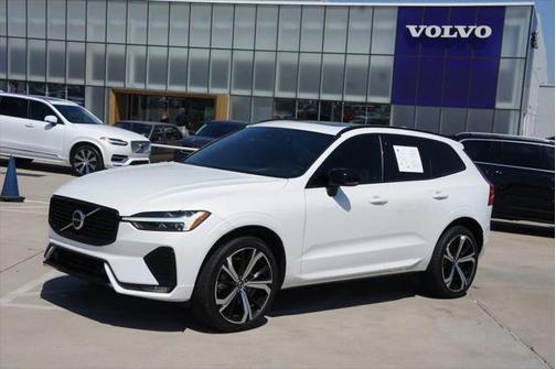 2022 Volvo XC60 B6 R-Design