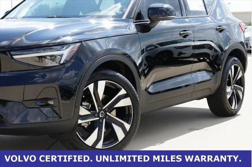2025 Volvo XC40 B5 Plus Dark Theme