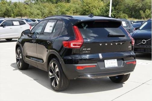 2025 Volvo XC40 B5 Plus Dark Theme
