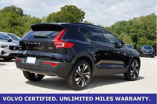 2025 Volvo XC40 B5 Plus Dark Theme