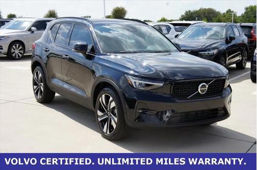 2025 Volvo XC40 B5 Plus Dark Theme
