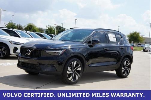 2025 Volvo XC40 B5 Plus Dark Theme