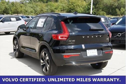 2025 Volvo XC40 B5 Plus Dark Theme