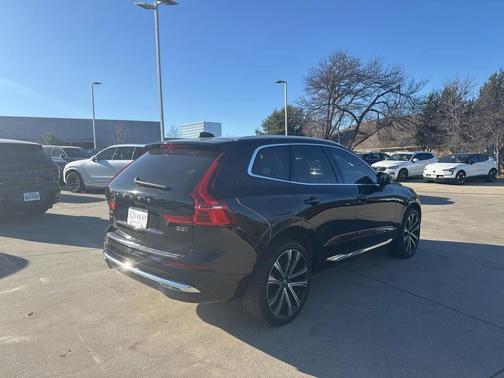 2023 Volvo XC60 B5 Ultimate Bright Theme