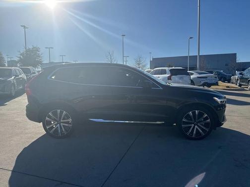 2023 Volvo XC60 B5 Ultimate Bright Theme