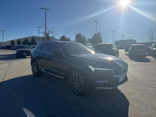 2023 Volvo XC60 B5 Ultimate Bright Theme