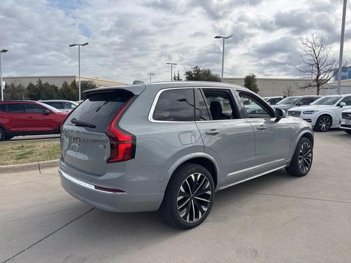 2025 Volvo XC90 B6 Plus 7-Seater