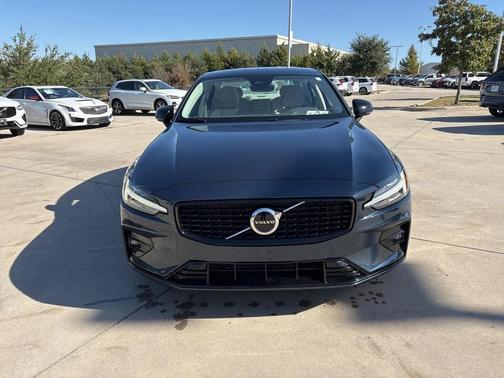 2024 Volvo S60 B5 AWD Dark Theme