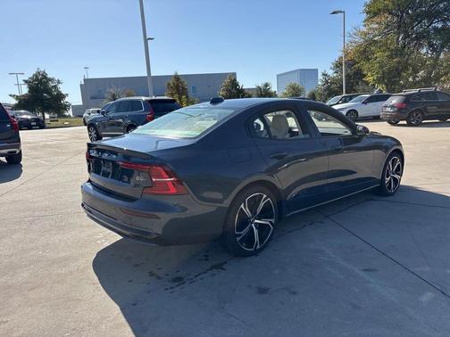 2024 Volvo S60 B5 AWD Dark Theme
