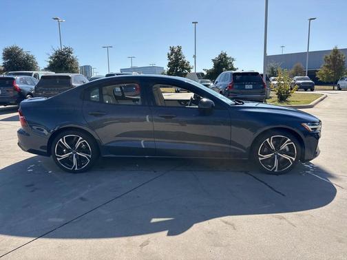 2024 Volvo S60 B5 AWD Dark Theme