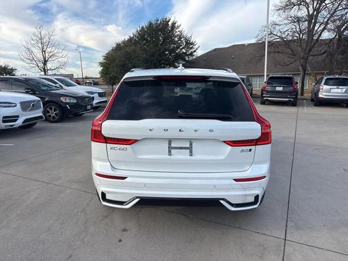 2025 Volvo XC60 B5 Plus