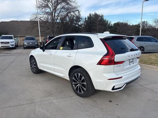 2025 Volvo XC60 B5 Plus