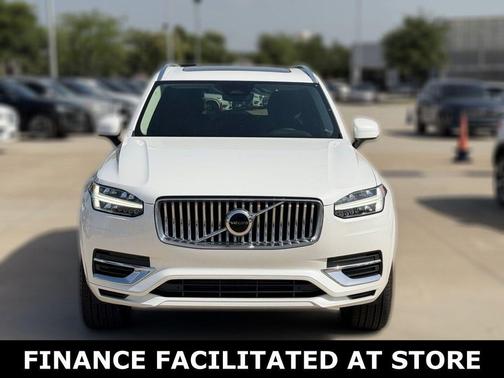 Crystal White Metallic 2023 Volvo XC90 Recharge Plug-In Hybrid T8 Bright Theme