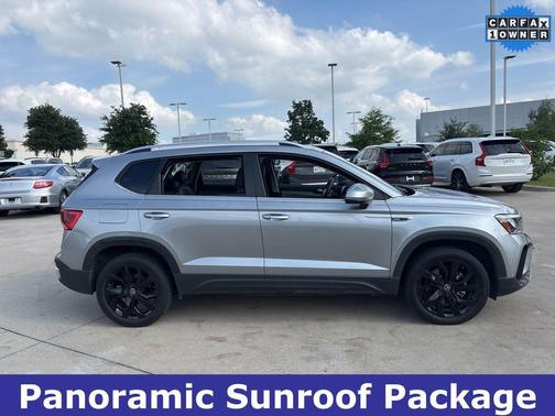 Pyrite Silver Metallic 2022 Volkswagen Taos 1.5T SE Panoramic Sunroof Package