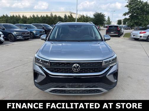 Pyrite Silver Metallic 2022 Volkswagen Taos 1.5T SE Panoramic Sunroof Package