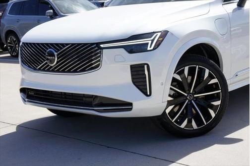 2025 Volvo XC90 Plug-In Hybrid T8 (2025.5) Ultra 7-Seater