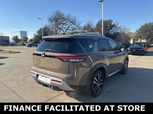 2023 Nissan Pathfinder Platinum