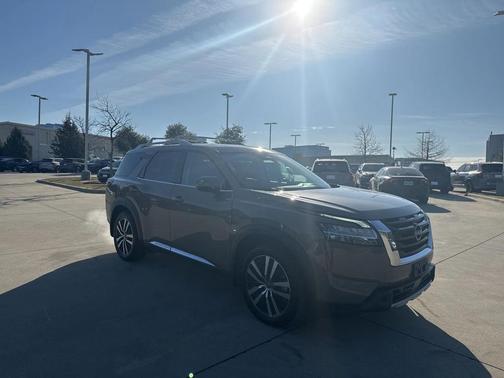 2023 Nissan Pathfinder Platinum