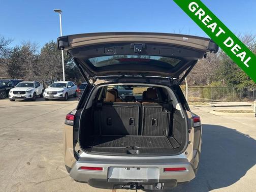 2023 Nissan Pathfinder Platinum