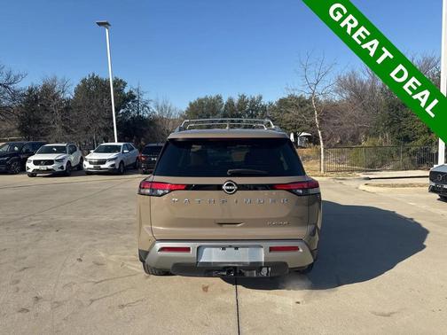 2023 Nissan Pathfinder Platinum