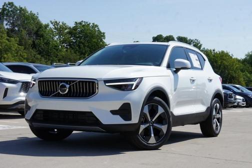 2025 Volvo XC40 B5 Core Bright Theme