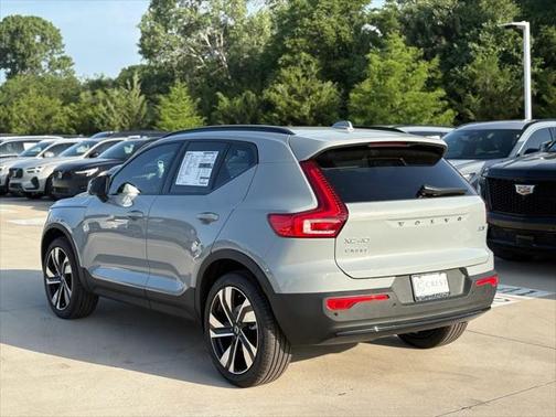 2025 Volvo XC40 B5 Plus Dark Theme