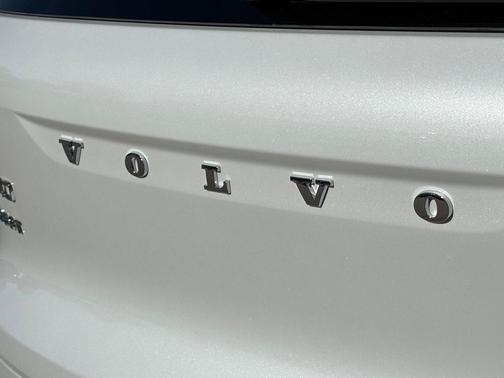 2026 Volvo XC40 B5 Ultra