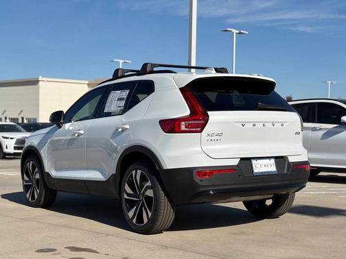 2026 Volvo XC40 B5 Ultra