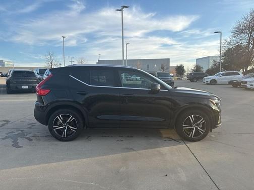 2025 Volvo XC40 B5 AWD