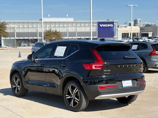 2025 Volvo XC40 B5 AWD