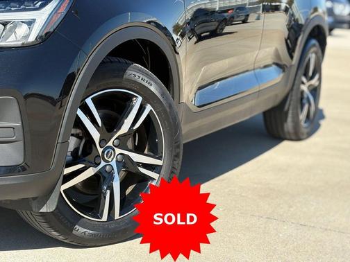 Onyx Black Metallic 2025 Volvo XC40 B5 AWD