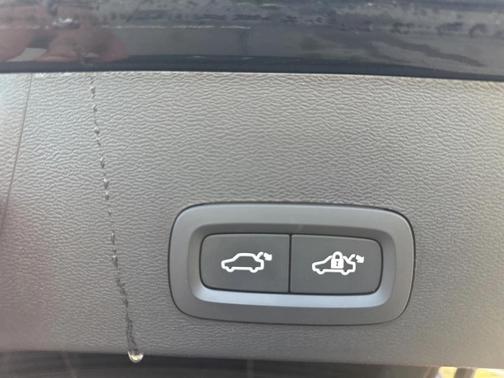 2025 Volvo XC40 B5 AWD