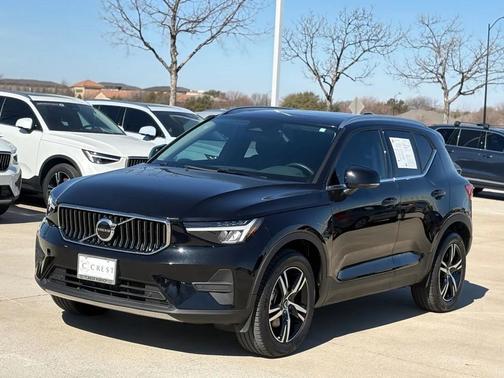 2025 Volvo XC40 B5 AWD