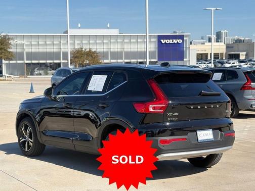 Onyx Black Metallic 2025 Volvo XC40 B5 AWD