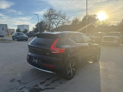 2025 Volvo XC40 B5 AWD