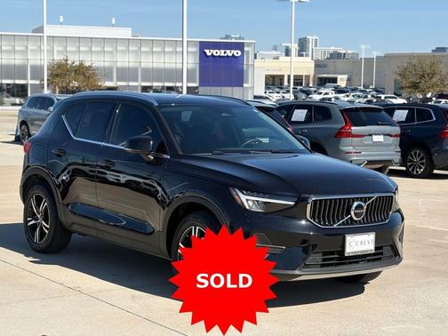 Onyx Black Metallic 2025 Volvo XC40 B5 AWD