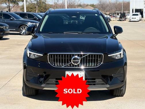 Onyx Black Metallic 2025 Volvo XC40 B5 AWD