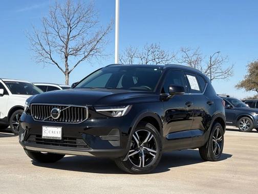 2025 Volvo XC40 B5 AWD