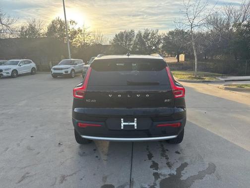 2025 Volvo XC40 B5 AWD